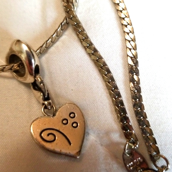Avon Silver Etched Heart Necklace - Picture 3 of 7